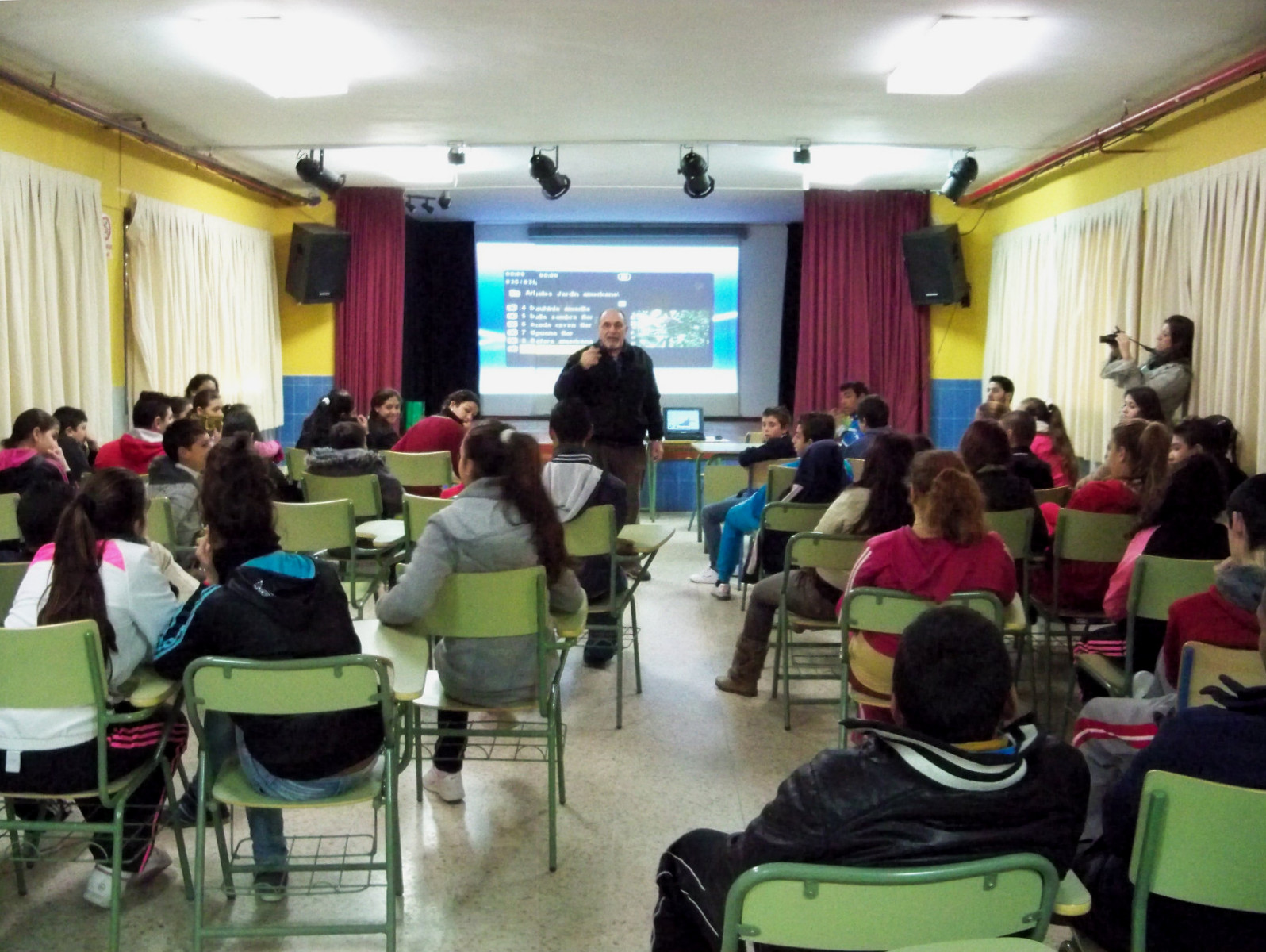 Los alumnos del I.E.S Antonio Domiíguez Ortiz que asistieron a la charla sobre el Parque José Celestino Mutis