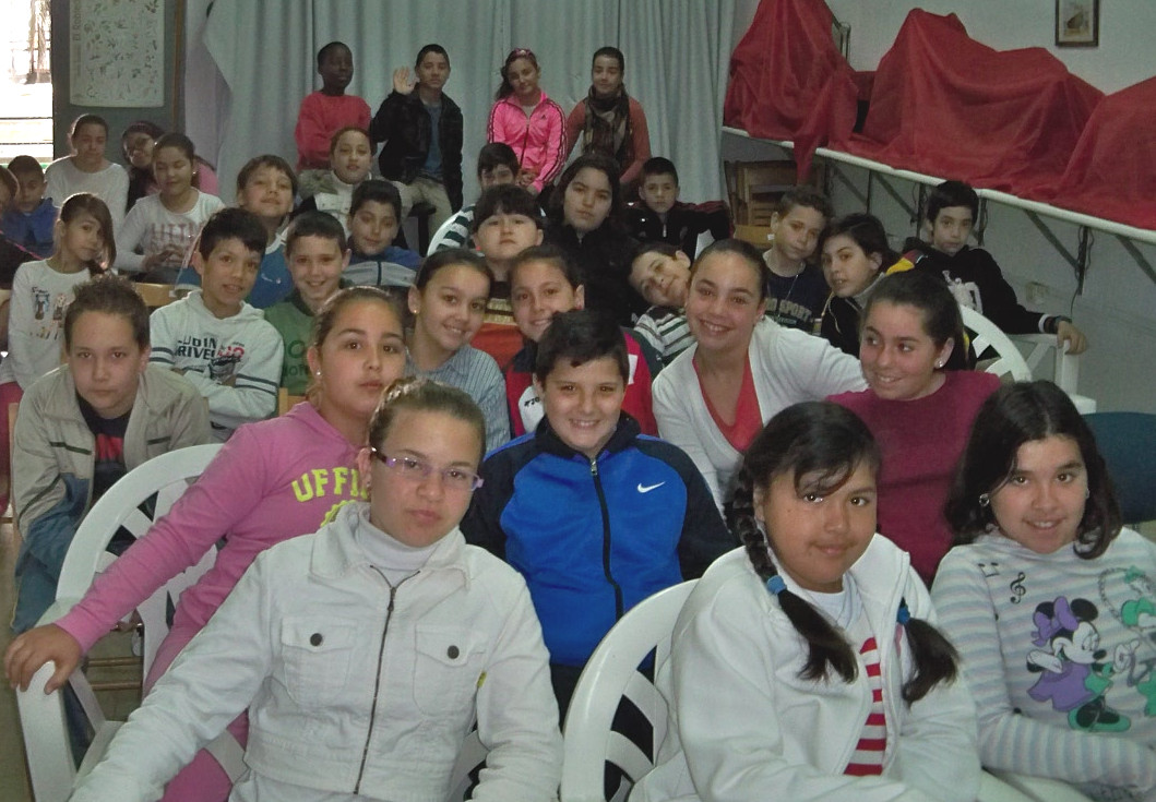Los alumnos del colegio Manuel Canela en la sede la Asociación Amigos de los Jardines de la Oliva.