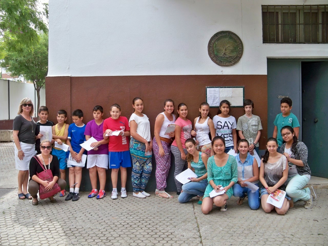 Los alumnos del colegio Manuel Canela en la puerta de nuestra sede social