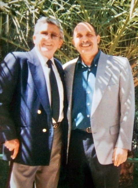 Jacinto Martínez con su amigo el poeta Manuel Benítez Carrasco, en el día de la inauguración de la Avenida que lleva su nombre
