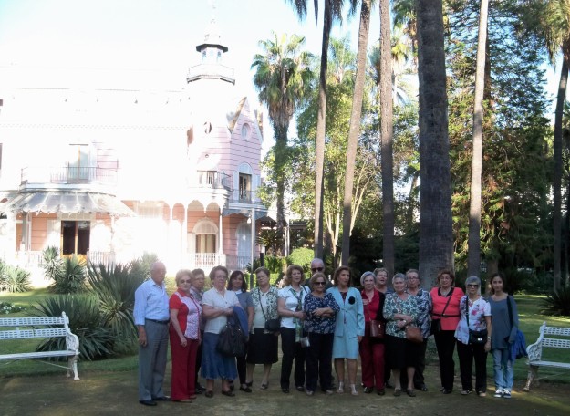 Visita al jardín de la Casa Rosa: Ciudadanos del primer grupo 