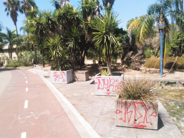 El vandalismo se ceba con este jardín declarado Bien de Interés Cultural. 